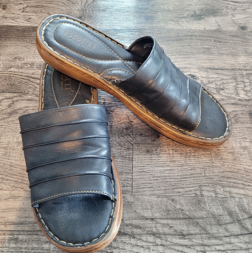 Born navy slide sandal